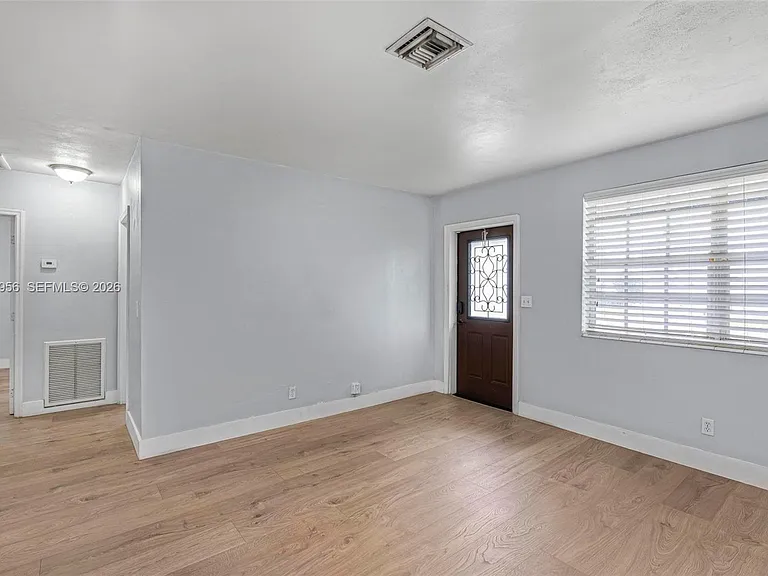 5001 SW 92nd Ter — Photo 6