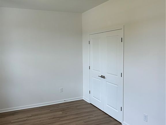 5th image of 217 Bellflower Ln