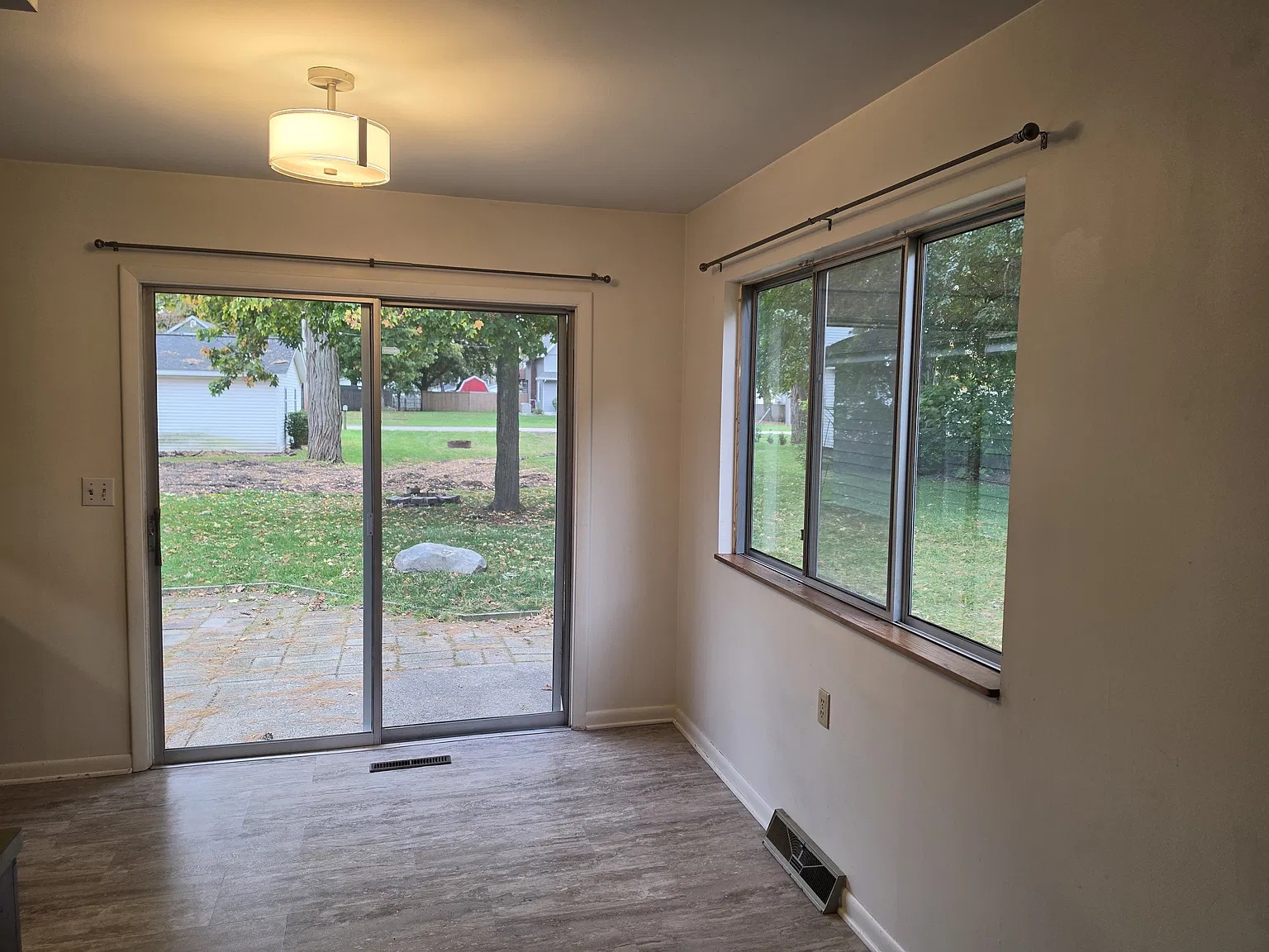 317 N Forrest St — Photo 2