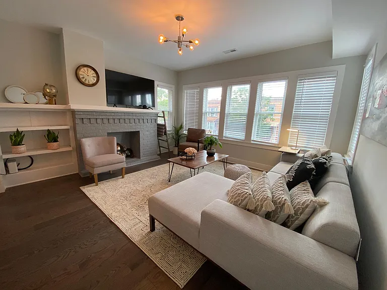 3147 N Ridgeway Ave #1 — Photo 2