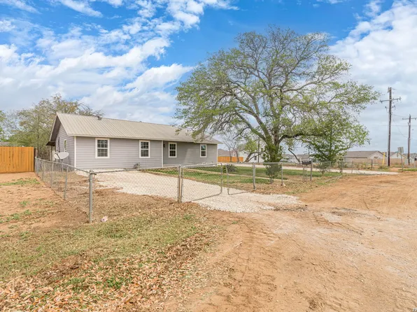 1315 Olive, Jourdanton, TX 78026