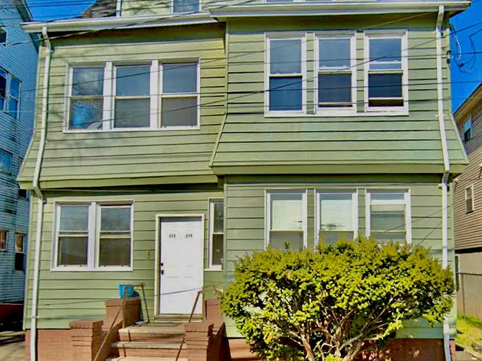 313 Leslie St #2