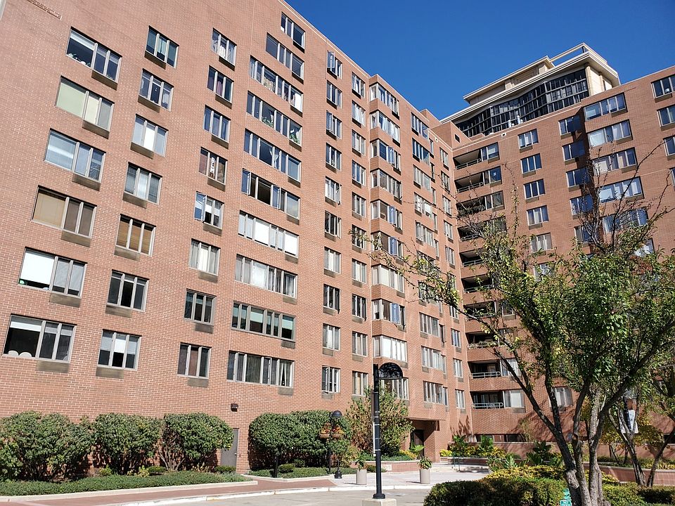 1st image of 801 S Plymouth Ct APT 520