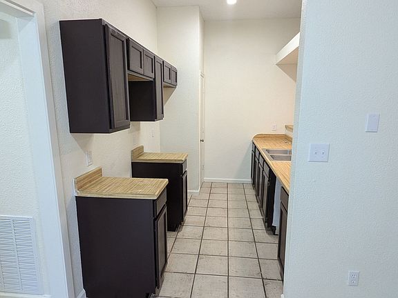 4th image of 1304-1306 N Bishop St