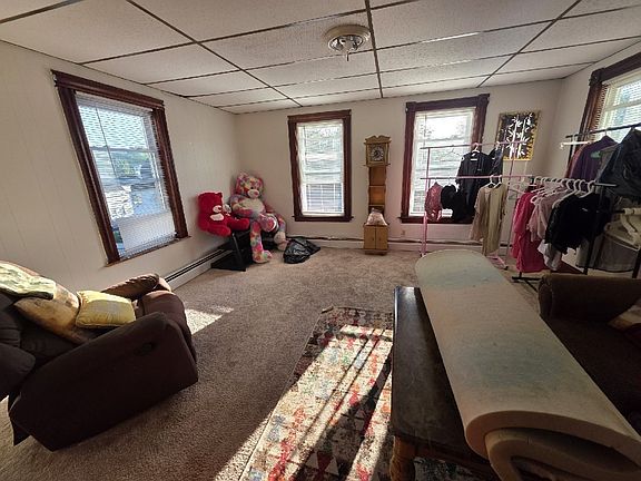 4th image of 190 Pine St