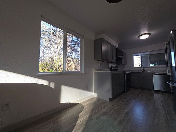 5th image of 569 Sunset Ave NE Unit A