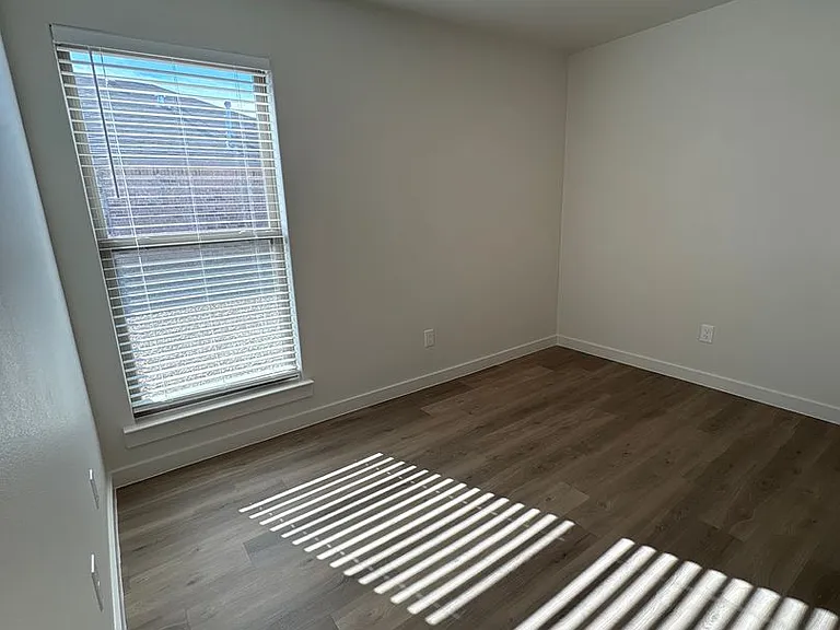 2137 Langford Ave — Photo 10