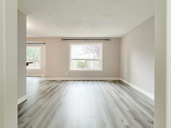 3rd image of 11407 167a Ave NW