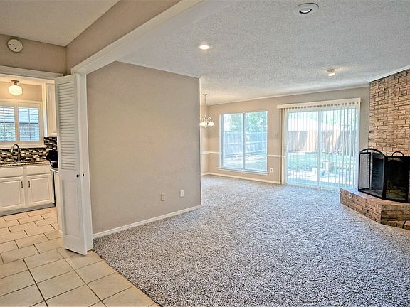 3rd image of 107 Creek Courts Dr