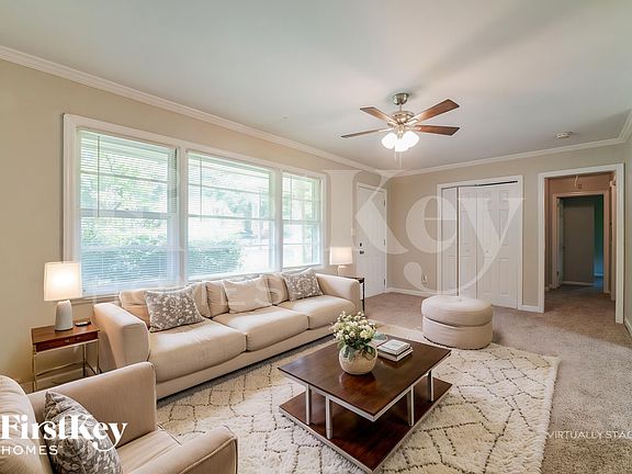 4th image of 1098 Holly Cir