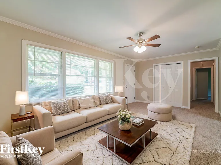 1098 Holly Cir — Photo 4