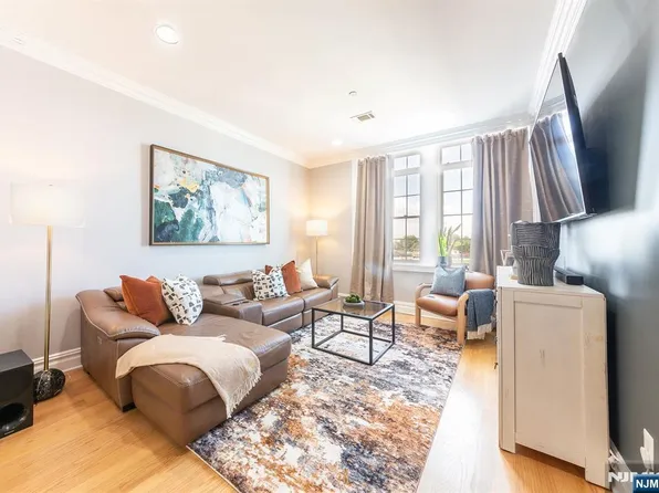 88 Saint Francis St APT 3F, Newark, NJ 07105