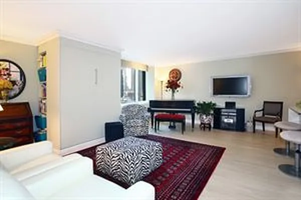 Rented by Douglas Elliman | media 36