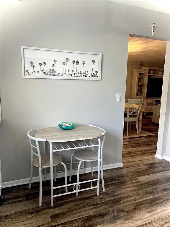 3 bed, 2.0 bath, 1588 sqft, $4,000 — Photo 4