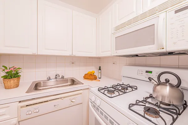 Rented by Residently USA, LLC | media 12