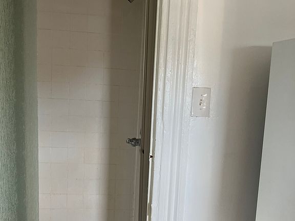 5th image of 256 Fairmount Ave