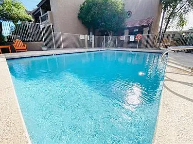 Catalina Apartments - 117 — Photo 9