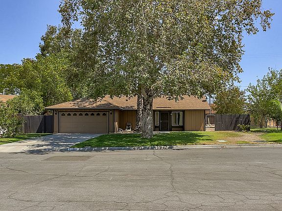 2nd image of 25696 Shannon Cir