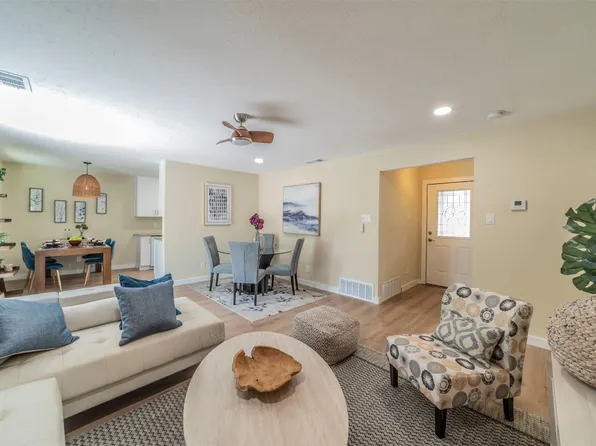 138 Meadow Pl, Lewisville, TX 75067