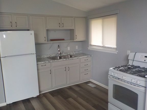 2nd image of 1820 Elmdale Ave