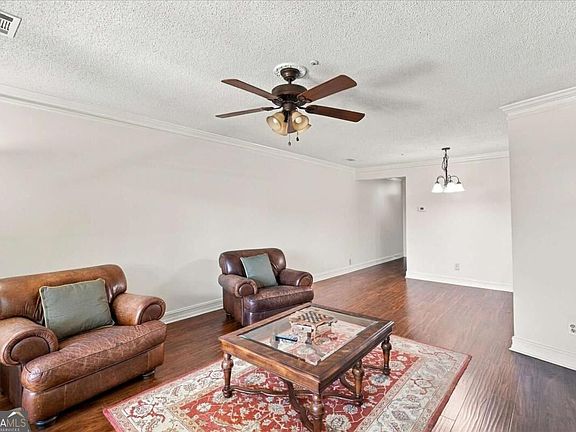 3rd image of 494 Sherman Way