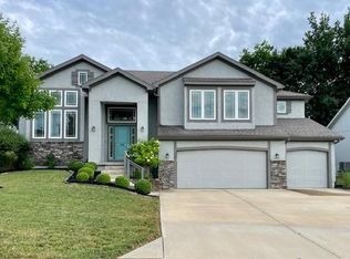 920 SE Forest Ridge Ct, Blue Springs, MO 64014