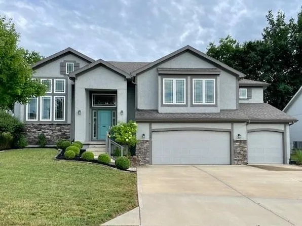 920 SE Forest Ridge Ct, Blue Springs, MO 64014