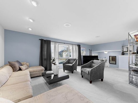 3rd image of 1544 Heather Hill Cres