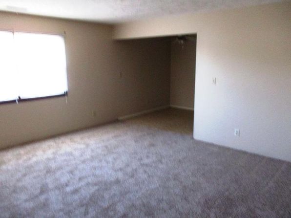 713 Golfcrest Rd S, Normal, IL 61761