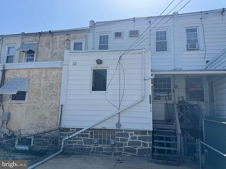 126 N Madison Ave — Photo 32