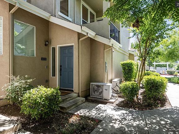 3rd image of 1079 Esparanza Way