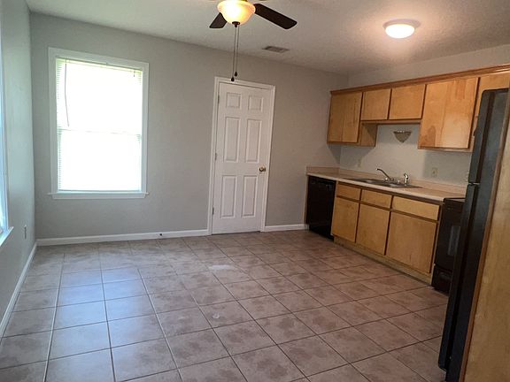 4th image of 30 Webb Ct NE