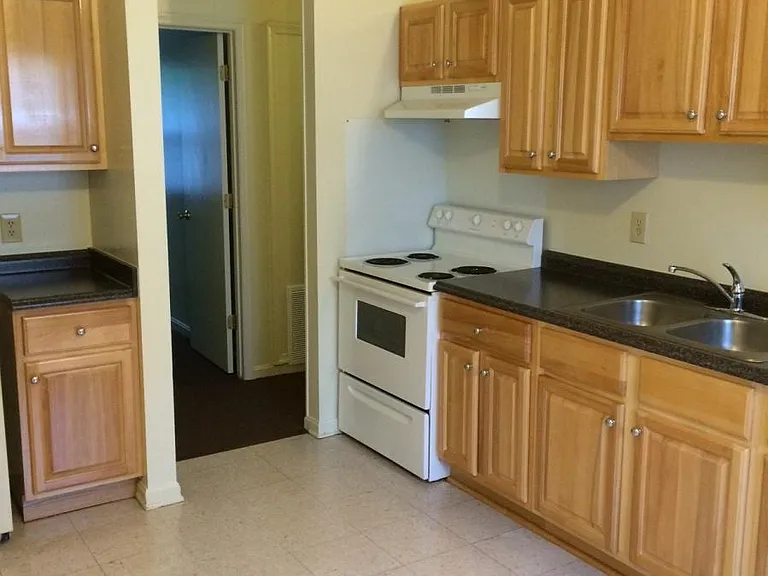 904 Mabel Ave — Photo 6