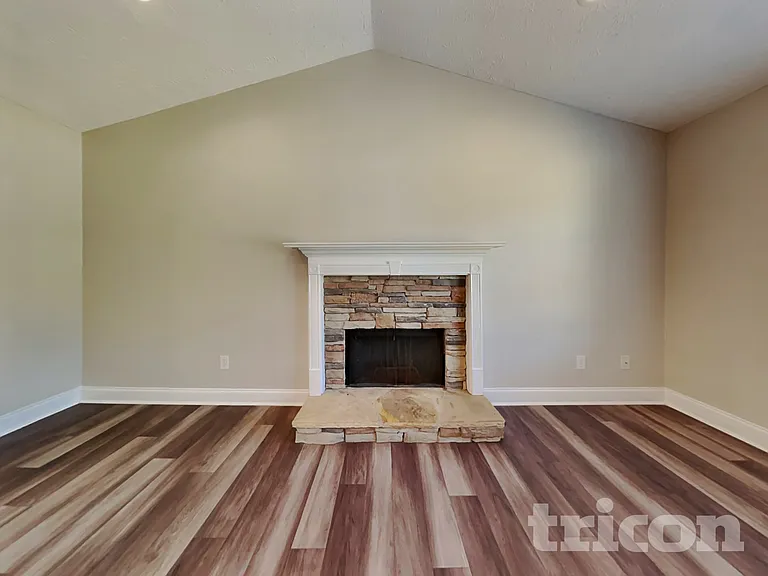 564 Brewer Dr — Photo 3
