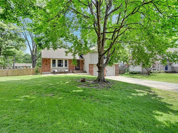 8951 Conser St, Overland Park, KS 66212