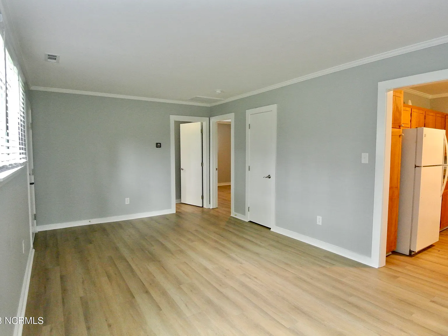2 bed, 1.0 bath, $995 — Photo 4
