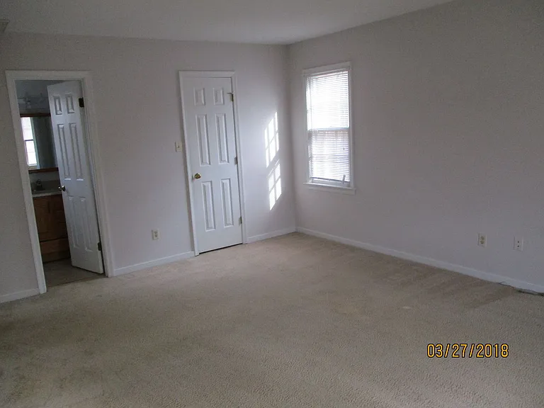 1912 Millsap Ln — Photo 9