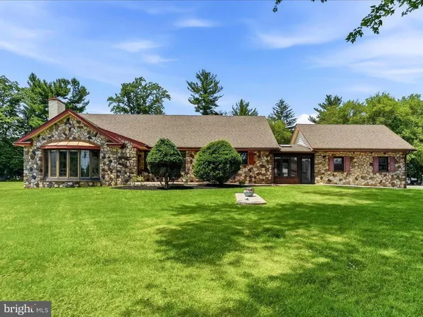 2732 Old Cedar Grove Rd, Broomall, PA 19008