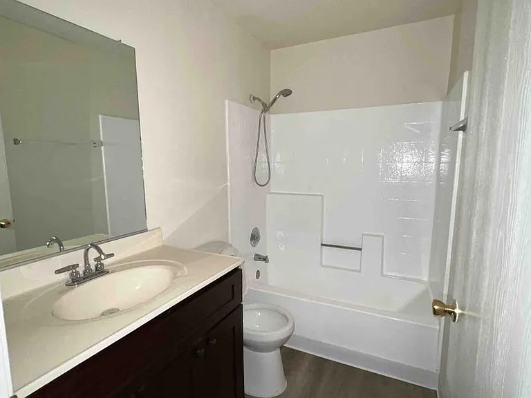 8541 Foothill Blvd., Sunland — Photo 10