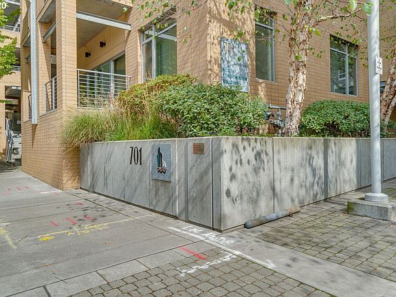 2nd image of 701 Columbia St APT 512