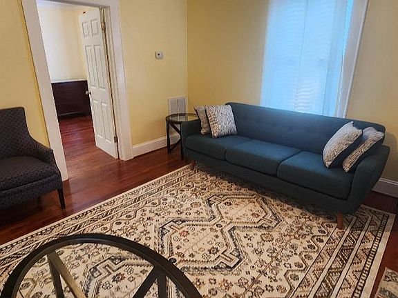 5th image of 705 W Markham Ave #B