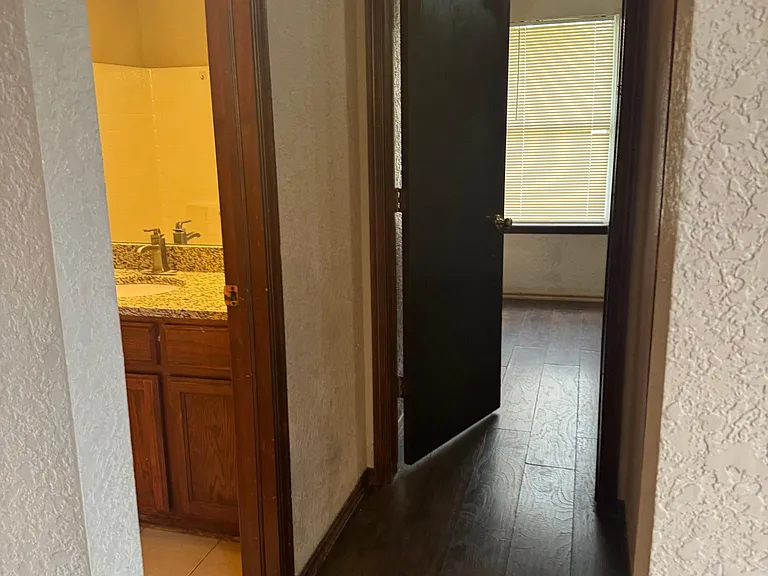 16301 Everglade Ln — Photo 11