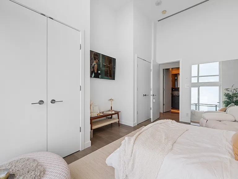 125 E 14th St #2403 — Photo 34