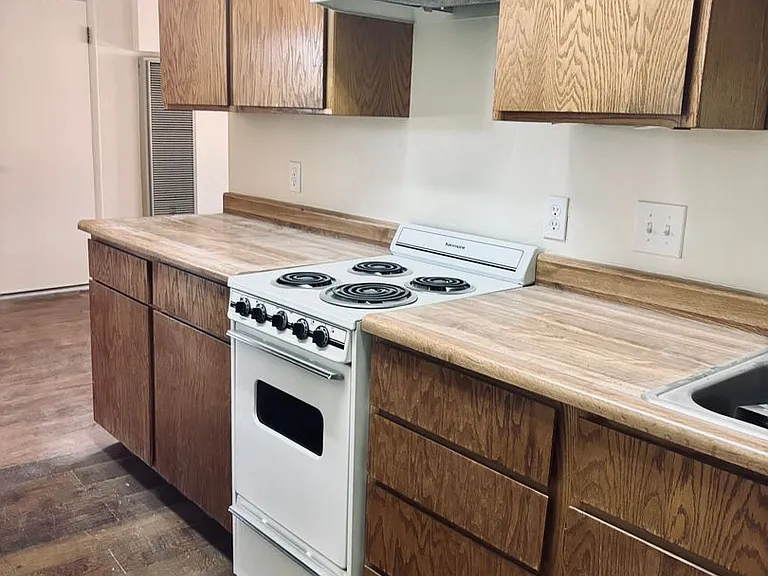 903 Green Ln — Photo 16