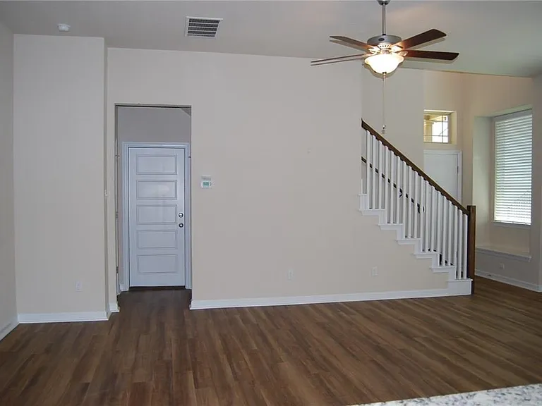 2501 Meyer Cv #B — Photo 8