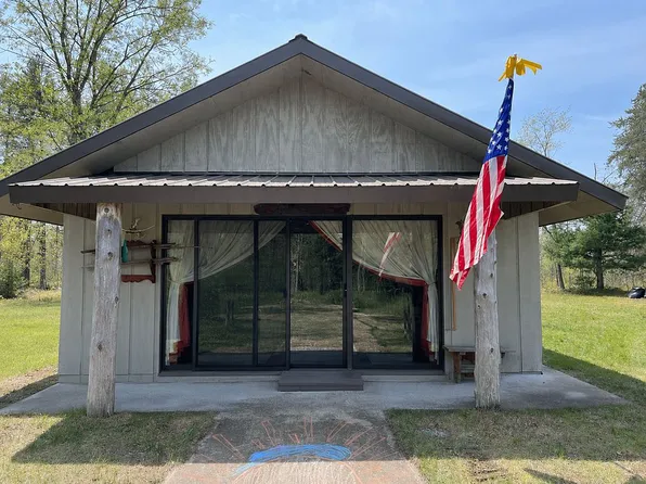 6008 S Stutts Creek Rd, Manistique, MI 49854