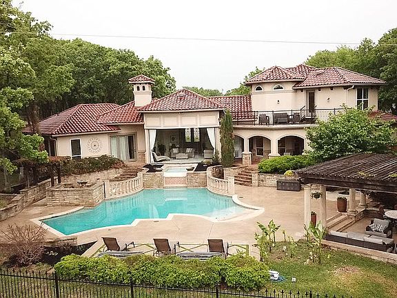 3rd image of 127 Dixon Woods Ct
