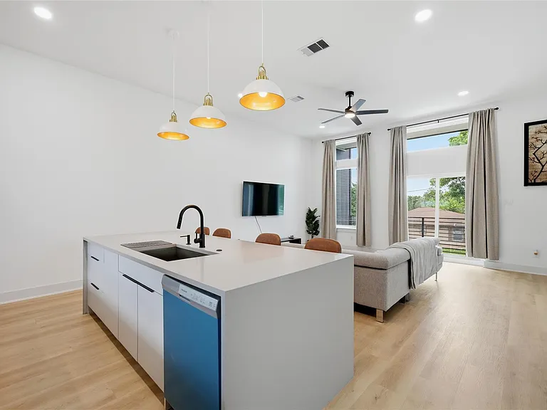 5509 Hershe St — Photo 32