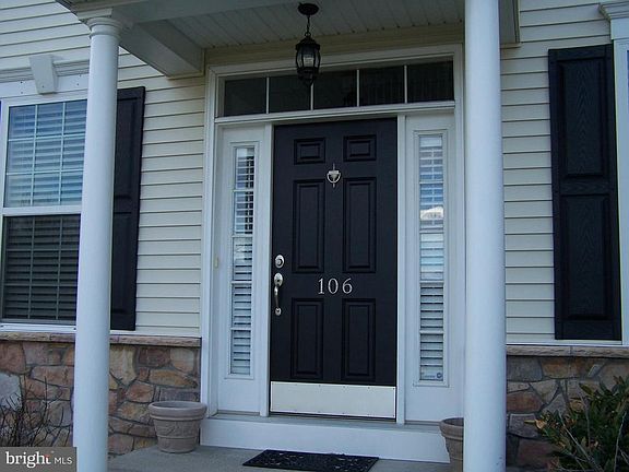 2nd image of 106 N Sidesaddle Ln