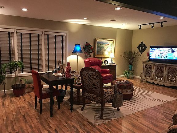 4th image of 1712 Holly Ln